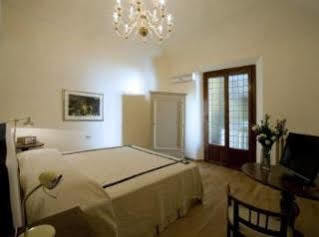 Soggiorno Rondinelli Firenze Bagian luar foto